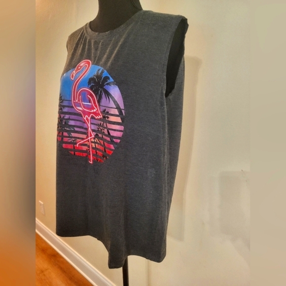 Ladies Gray Sleeveless Muscle Tee with Flamingo Graphic (Size XL)‎ - Picture 6 of 11